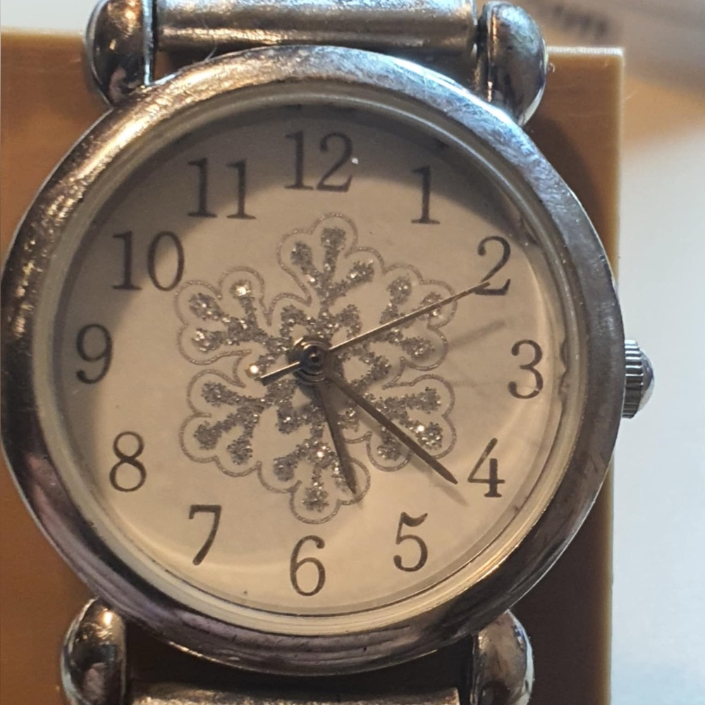 🦋10/$20🦋 Gymboree Silver/White Leather Snowflake Girl's Watch